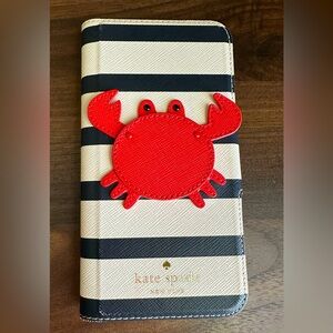 Kate Spade Crab Appliqué iPhone 7/8 Plus
Leather Folio Case 🦀